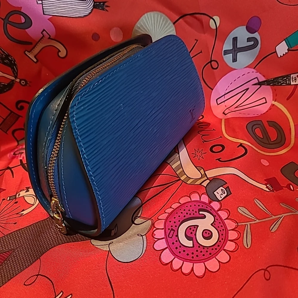 Louis vuitton EPI blue zipper pouch - Picture 2 of 13
